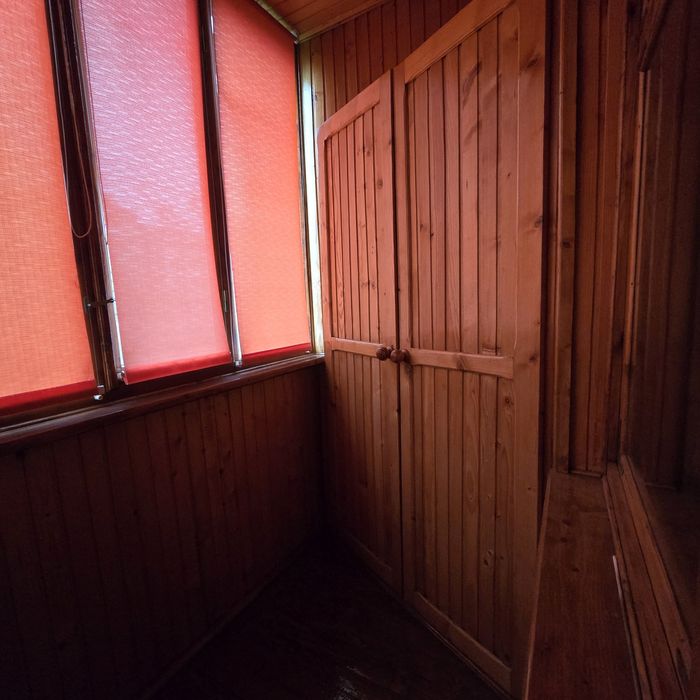 ДОБРОТНА 3 кімнатна квартира біля торгового центру