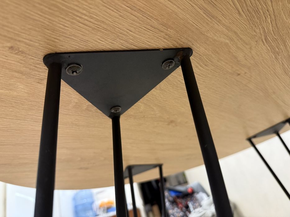 Стіл круглий