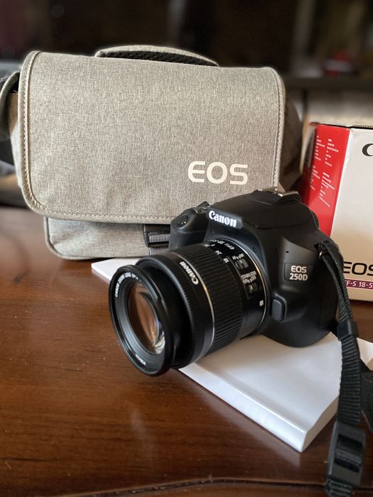 Canon EOS 250D 18-55mm + сумка + флешка