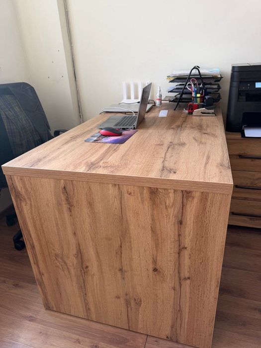 Меблі для офісу (столи з приставними тумбами)