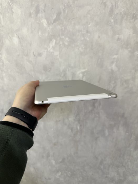 iPad 6, 32 ГБ, Wi-Fi.