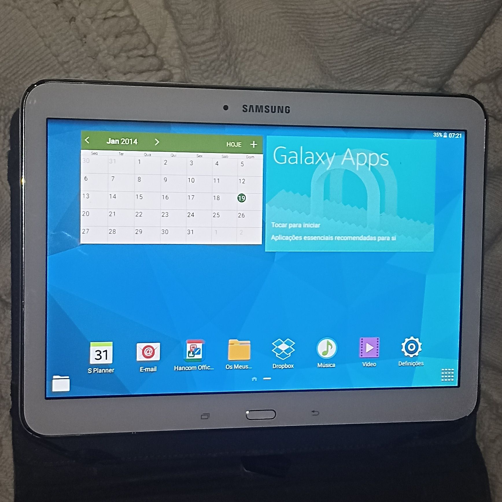 Samsung Galaxy Tab 4 com capa protetora