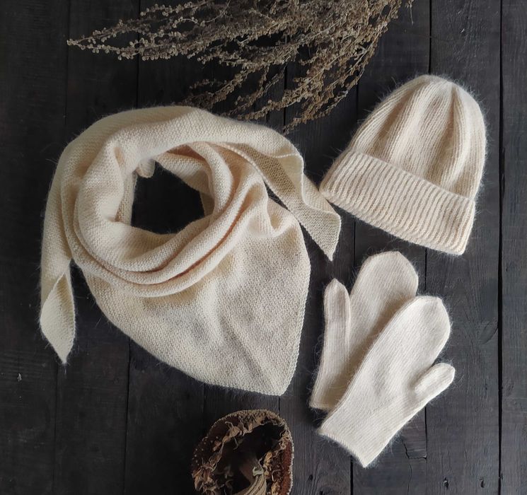 Пухові комплекти. Шапки, рукавички, бактуси.