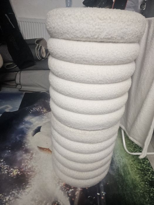 Dwie pufy tkanina boulce