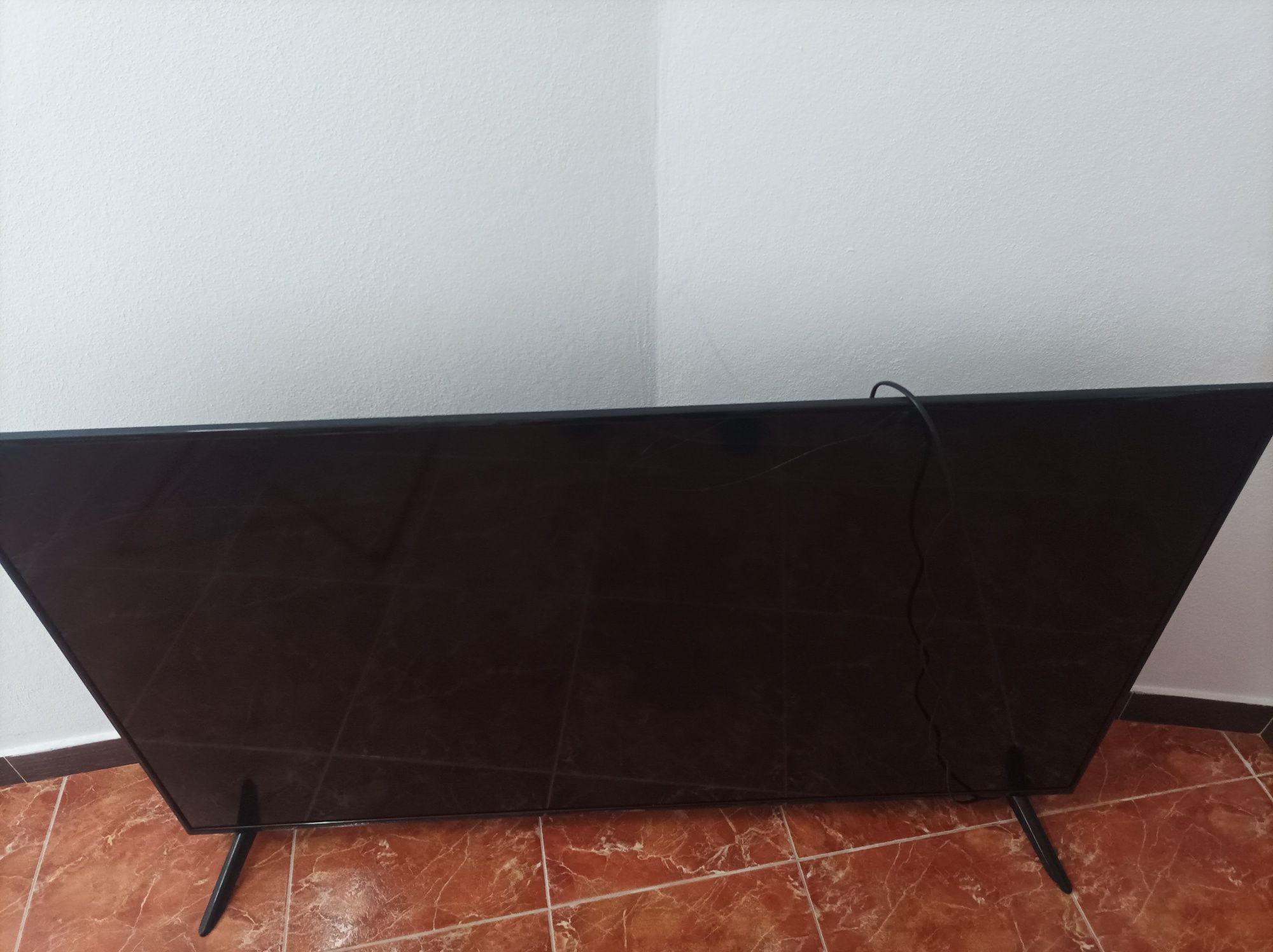 TV XIAOMI 65" 4K avariada