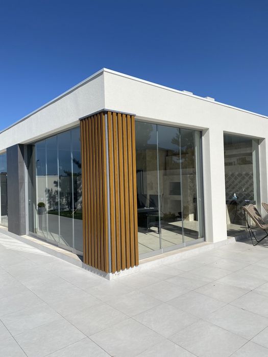 Безпечне загартоване скло: скляні перегородки, душові, двері