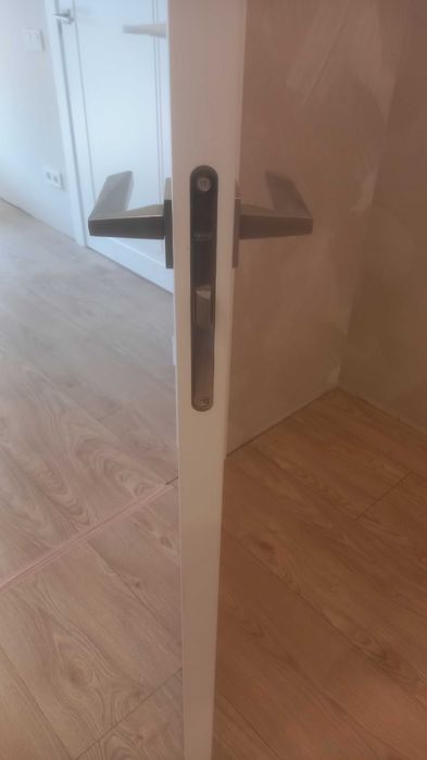 Установка межкимнатных дверей