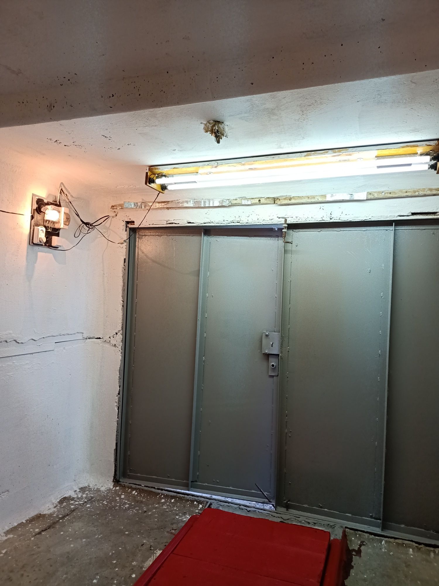 Продам или сдам 2х этажный гараж с новым ремонтом в кооп.Днепр -1