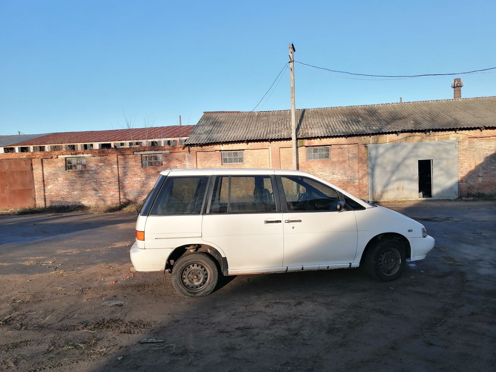 Розбираю Nissan prairie m11