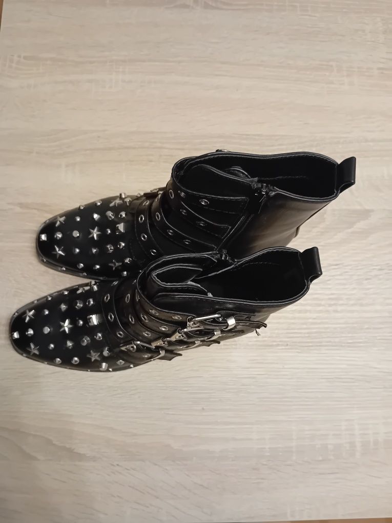 Nowe czarne buty z dzetami rozmiar 39