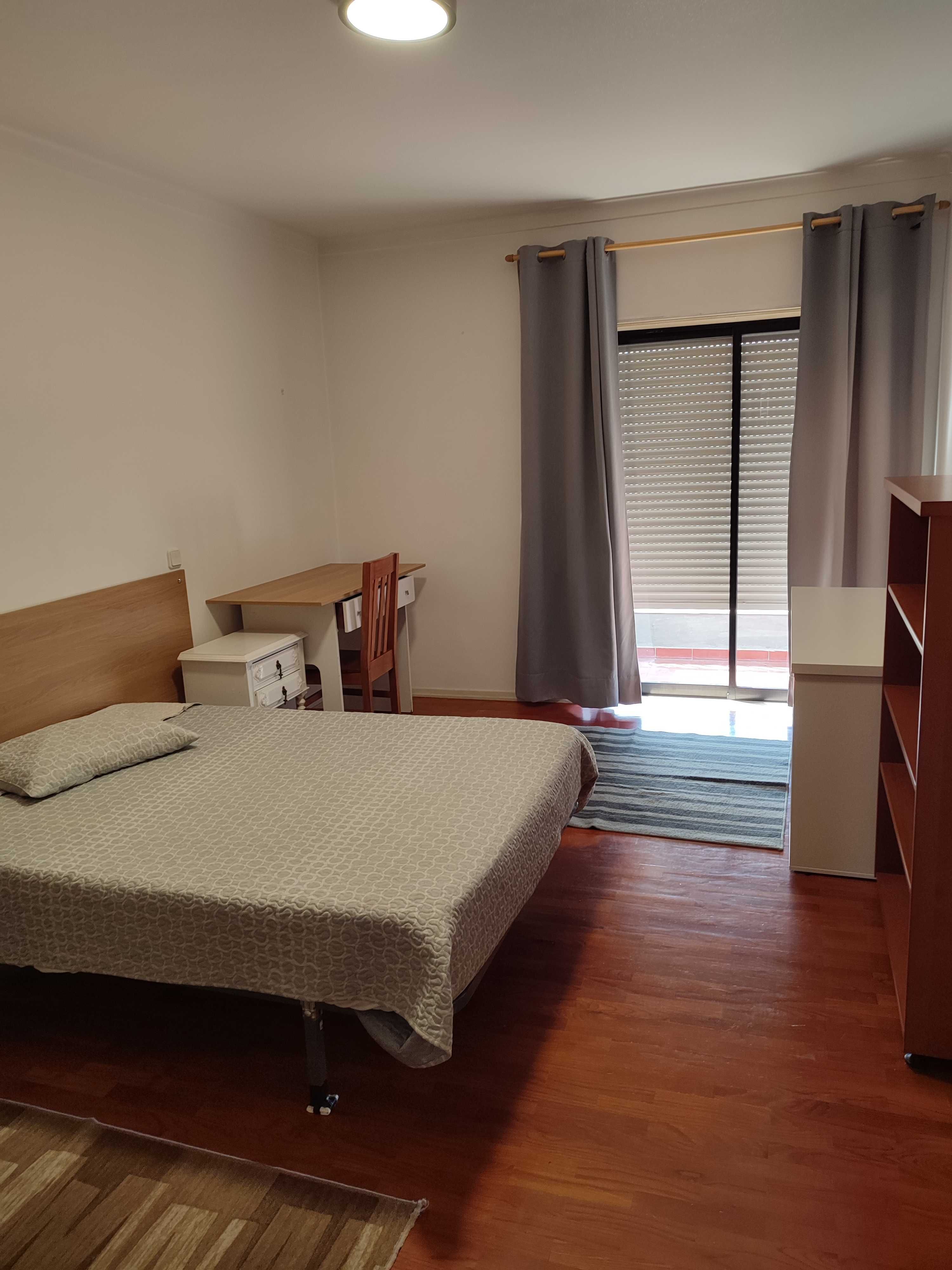 Quarto estudantes *central* em Leiria
