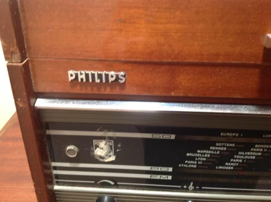 Radio gira-discos Phillips anos 60
