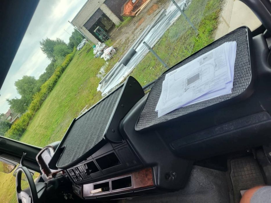 Зручний столик для вантажівки - робоче місце та їжа під рукою!