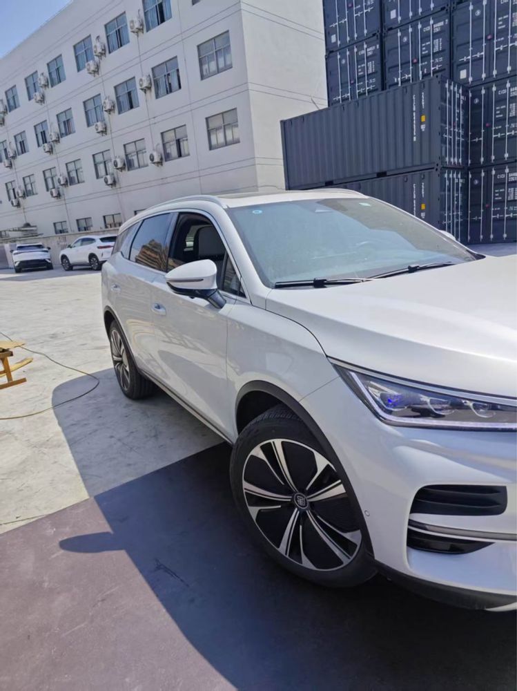 BYD Tang 4WD Top 2023 - електромобіль на 6 місць з пробігом 10.000