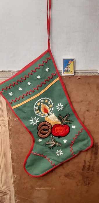 Різдвяний чобіток під ялинку.