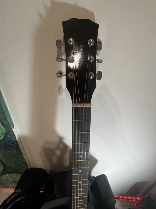 Violão acústico preto preto com capa, correia e capotraste-