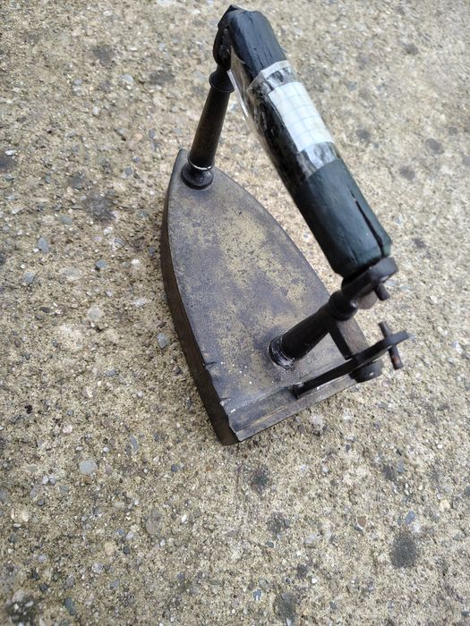 Mosiężne żelazko na duszę z szufladką orginał około 1900r