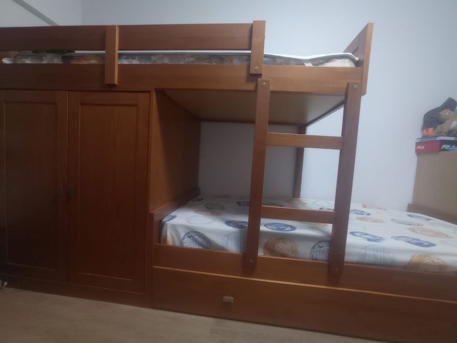 OPORTUNIDADE ! Beliche com 3 camas , colchoes e roupeiro  incluido