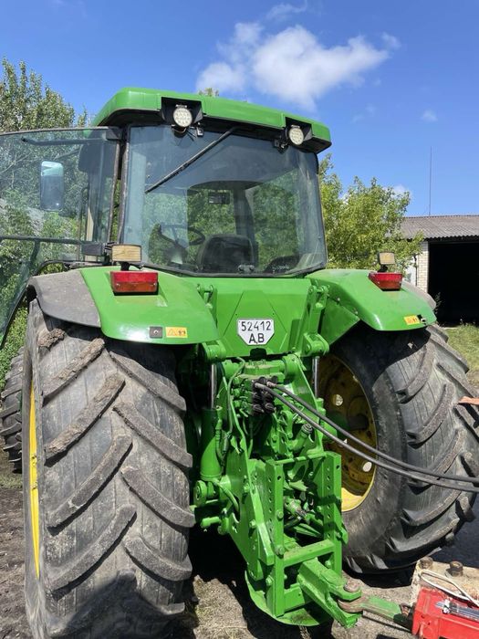 Трактор John Deere 8200