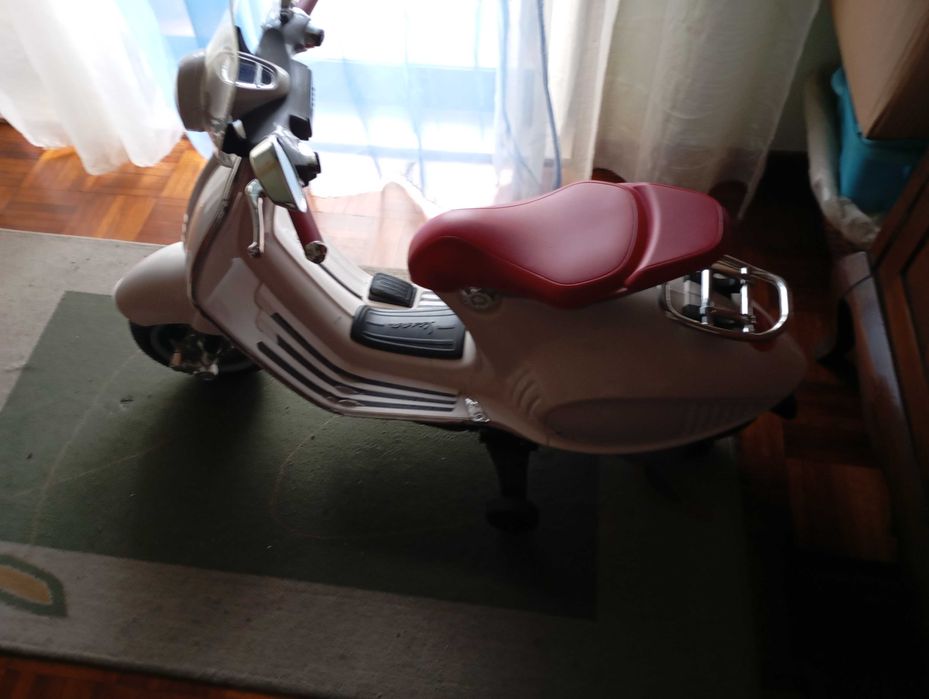 Vespa automática criança