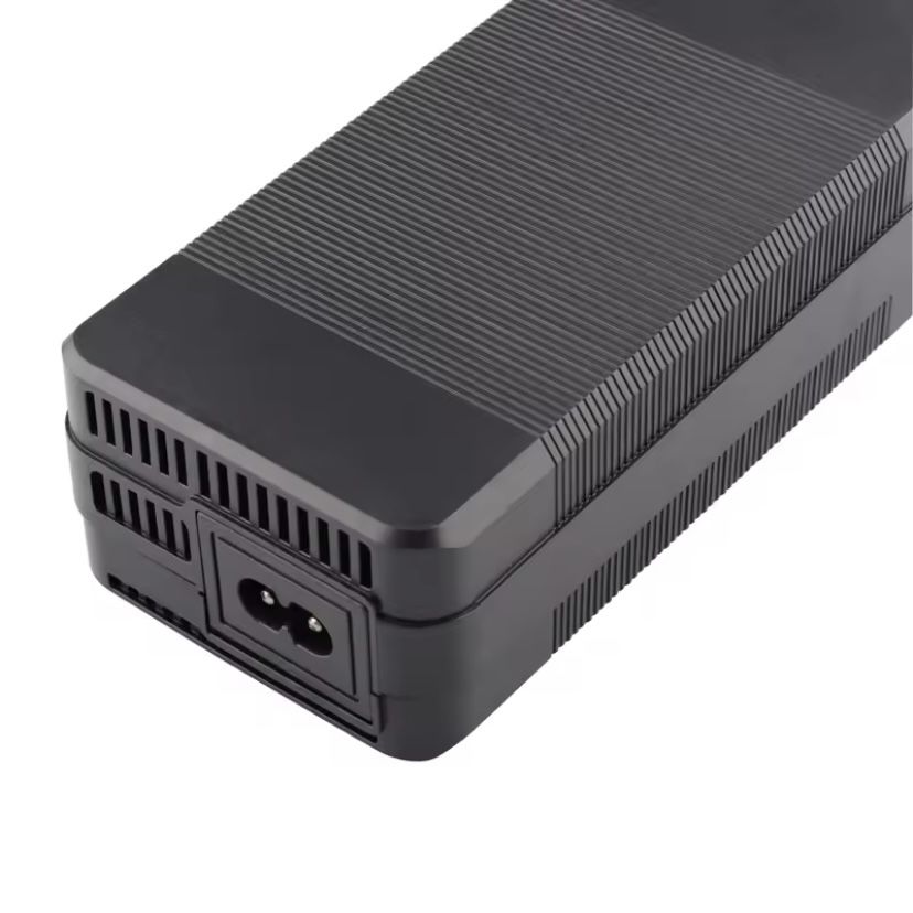 Bardzo szybka Ladowarka Li-ion 21V 5A 150W do batrii litowych