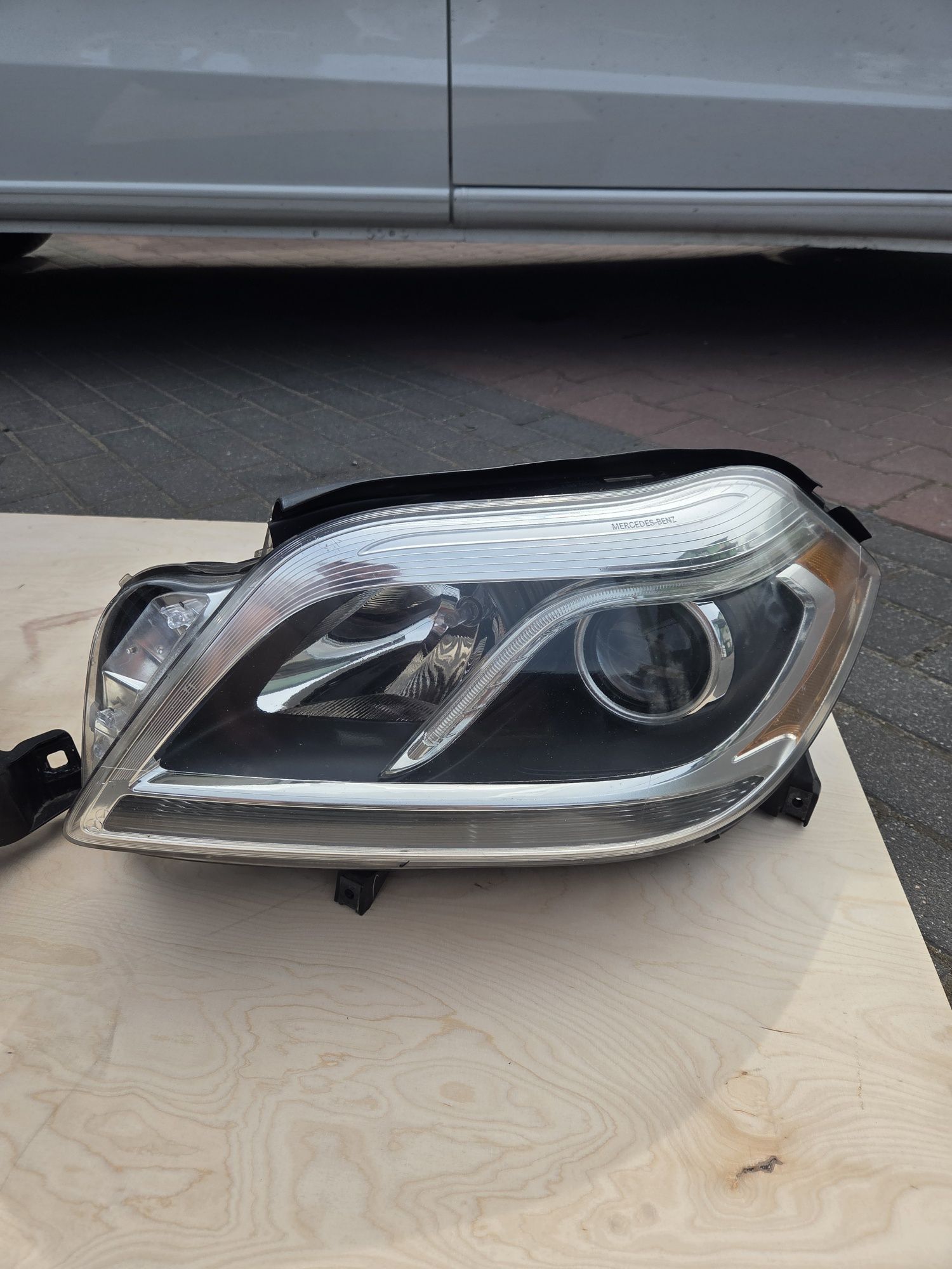 GL x166 w166 lampy przód, całe
