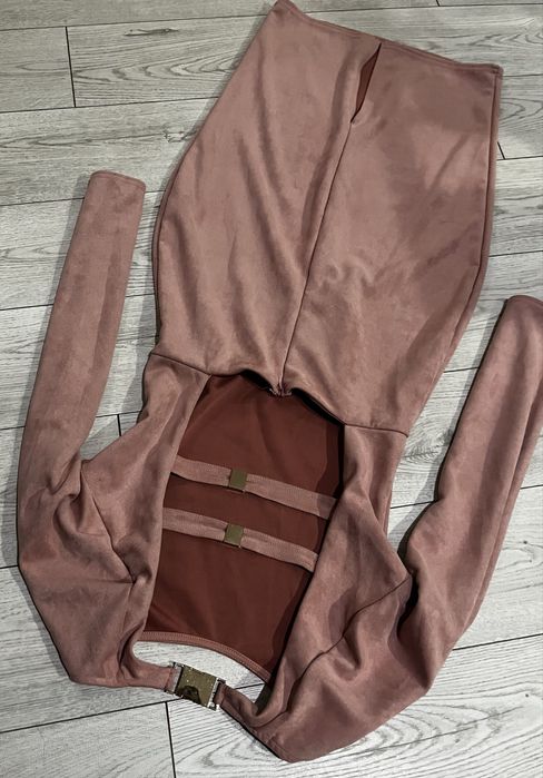 Modelująca elegancka  missguided lou bizuu sheila chaos kors la milla