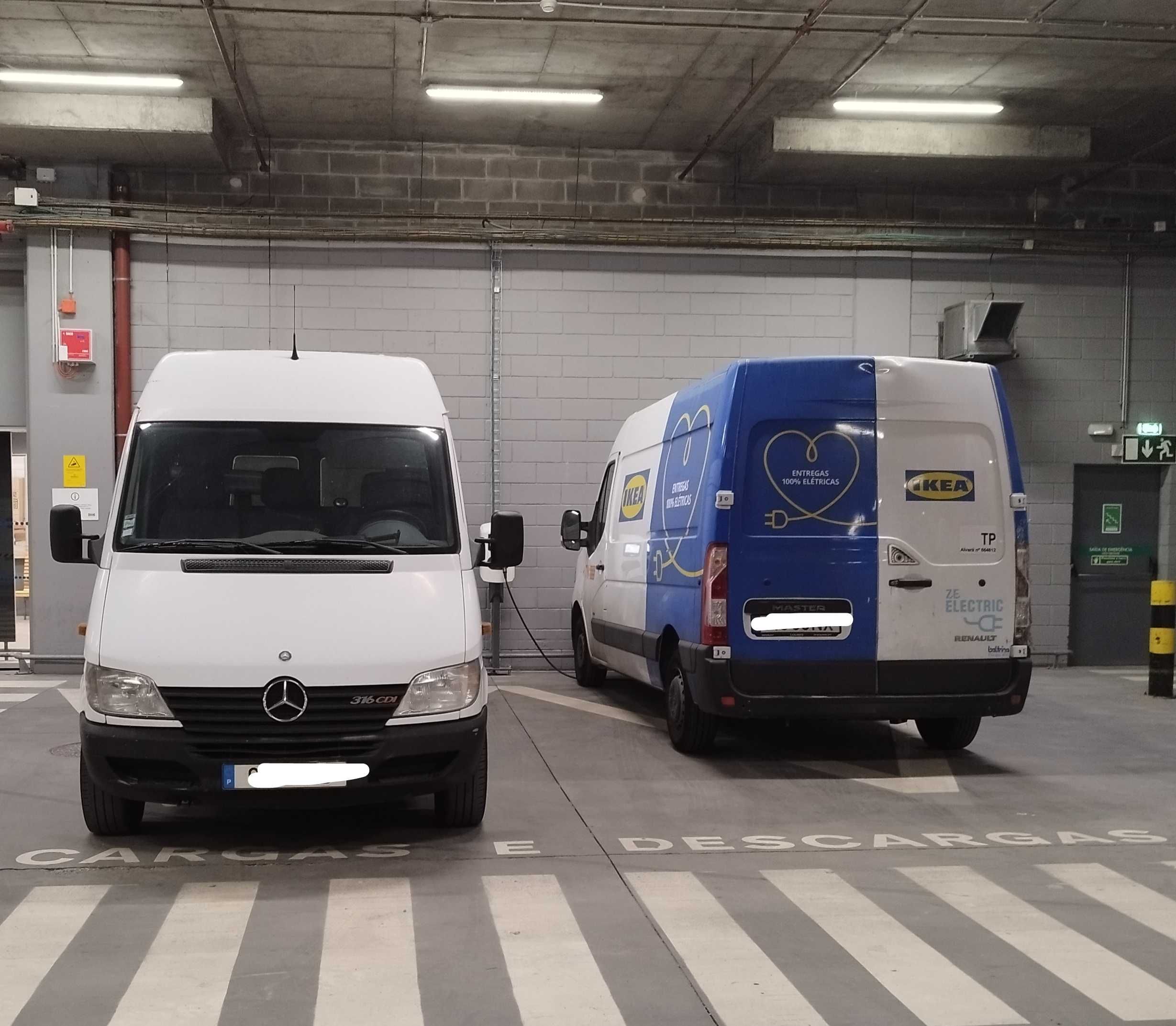 Mudanças , transportes com carrinha