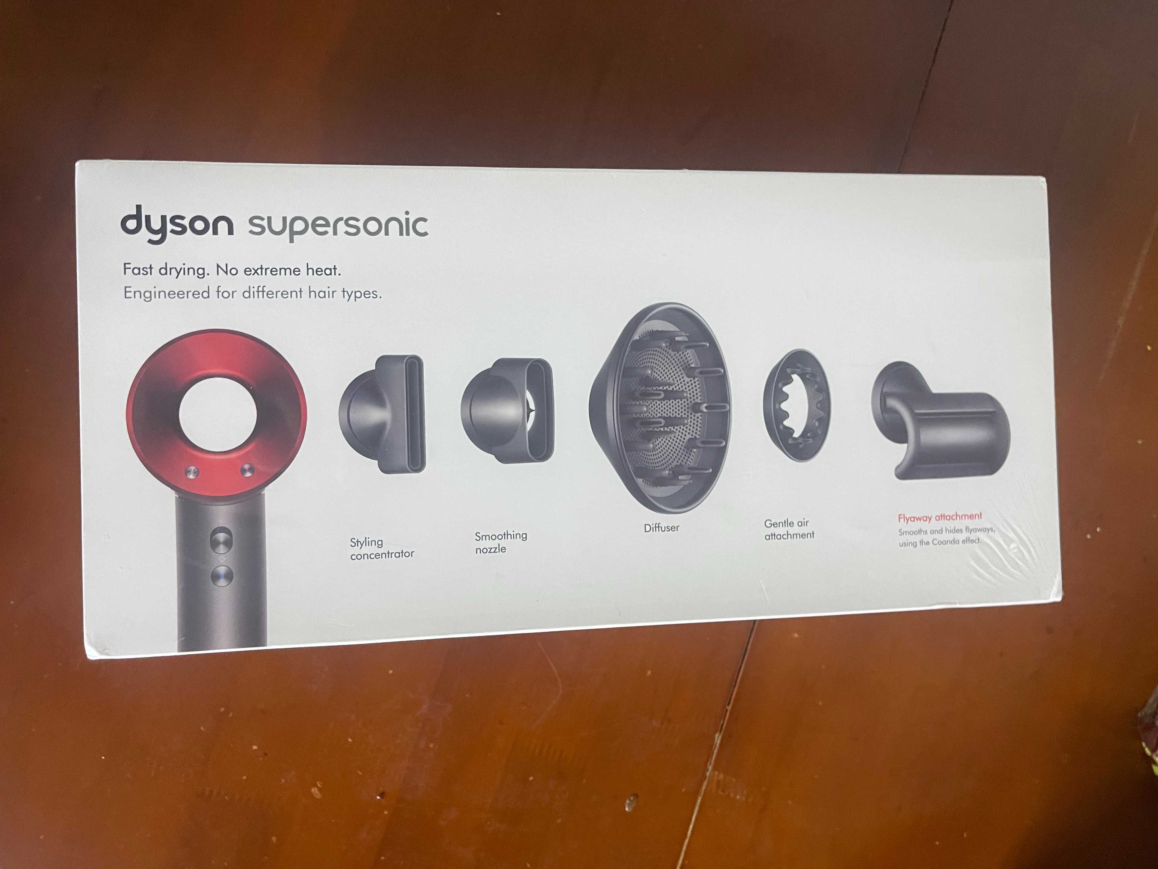 Suszarka do włosów Dyson Supersonic™ Czerwony