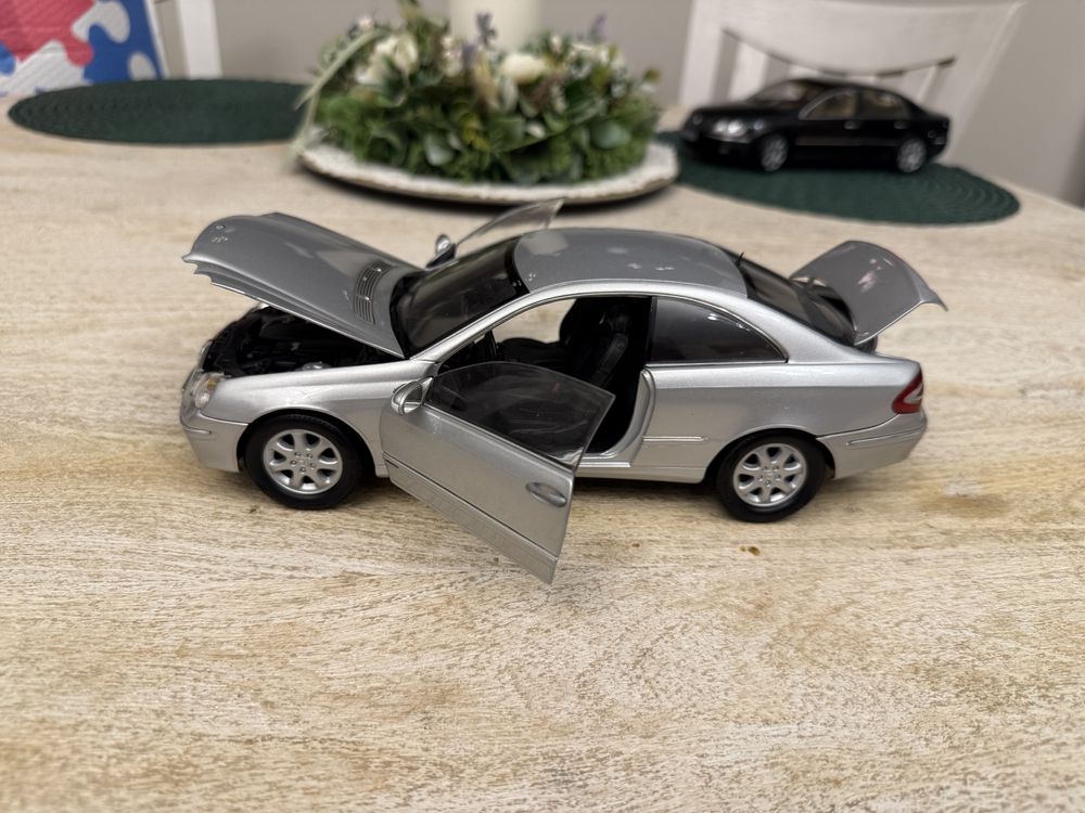 Model auta KYOSHO 1:18 Mercedes-Benz CLK Coupe W209