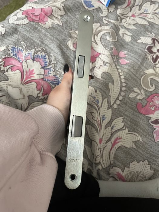 Sprzedam zamek wpuszczany do pokoju