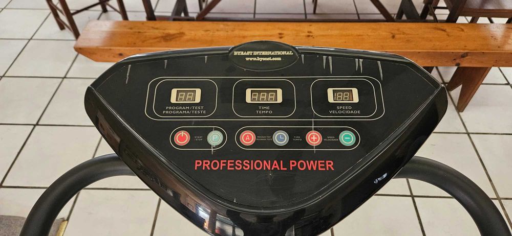 Plataforma vibratória da marca Professional 2000W em óptimas condições