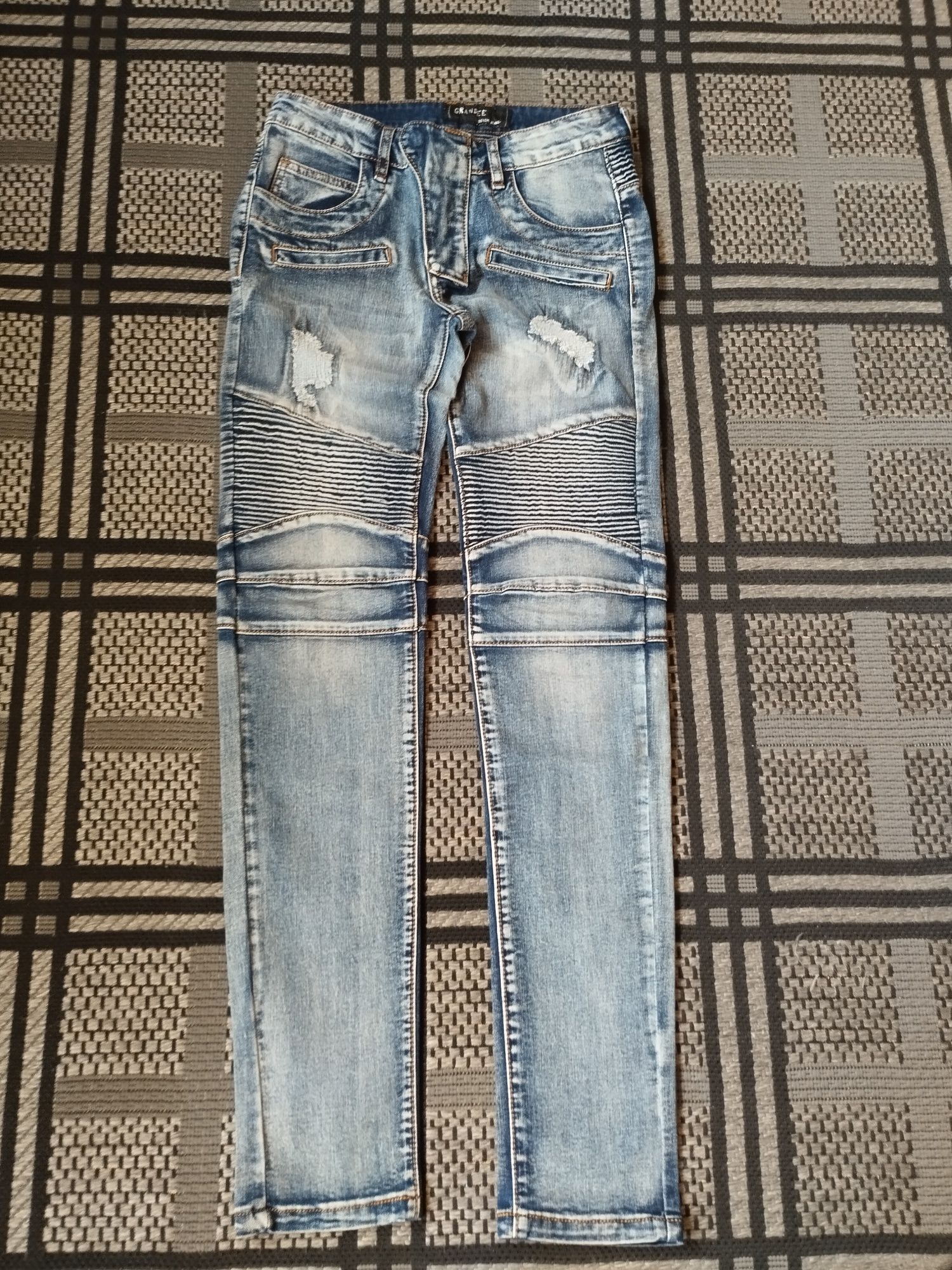 Spodnie jeansowe z przetarciami W29L32