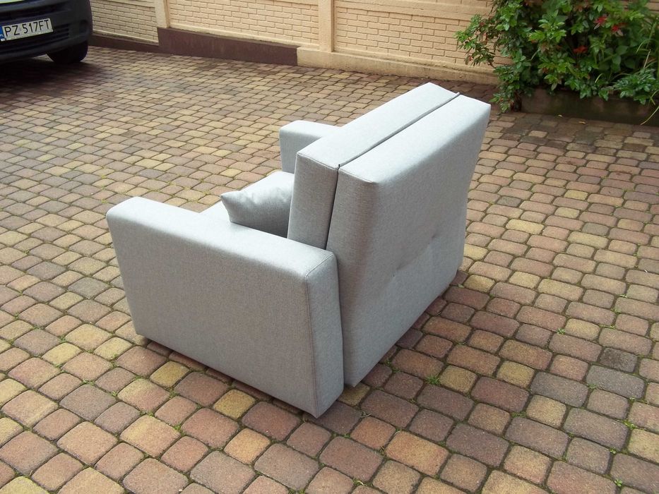 Fotel/jednoosobowe spanie/pojemnik/2 poduszki