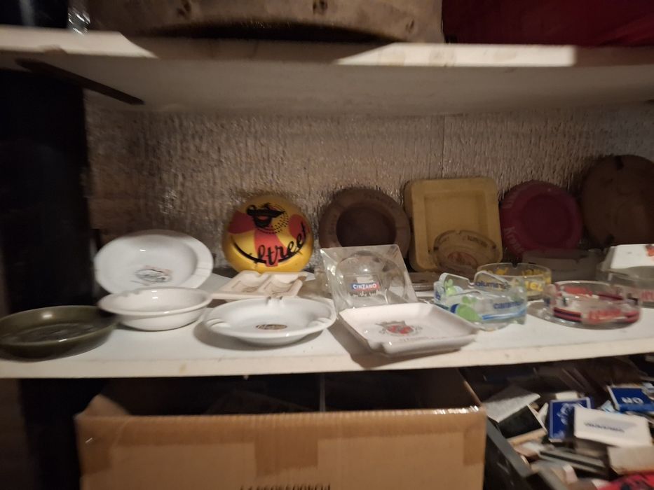 Caixas de fósforos, isqueiros, cinzeiros