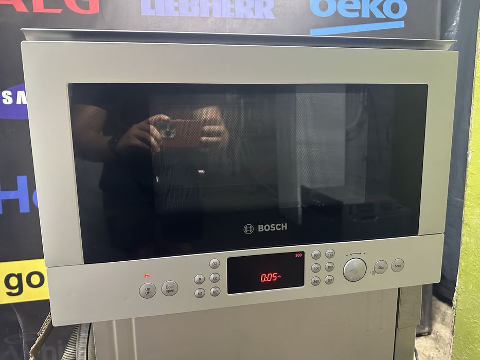 Вбудована мікрохвильова піч Bosch / 21 л / 900 Вт, мікрохвильовка