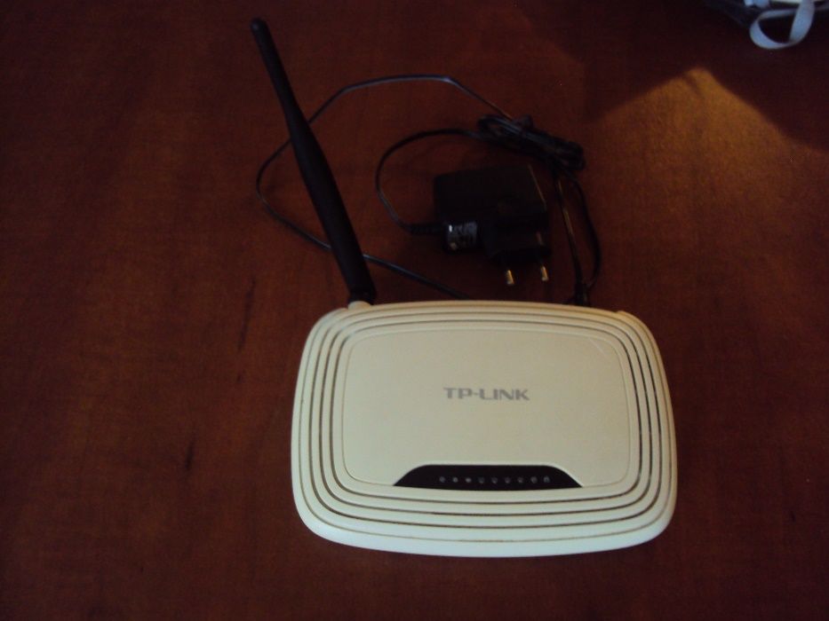 Router TP-LINK TL-WR740N.