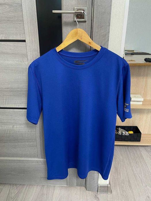 Продаю футболку Skechers розмір М