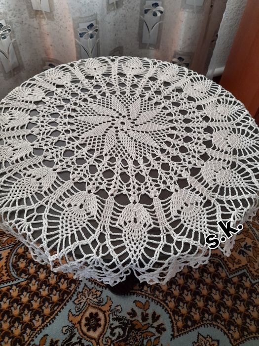 Скатертина зв'язана гачком