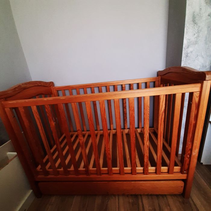 Łóżeczko drewniane z szufladą