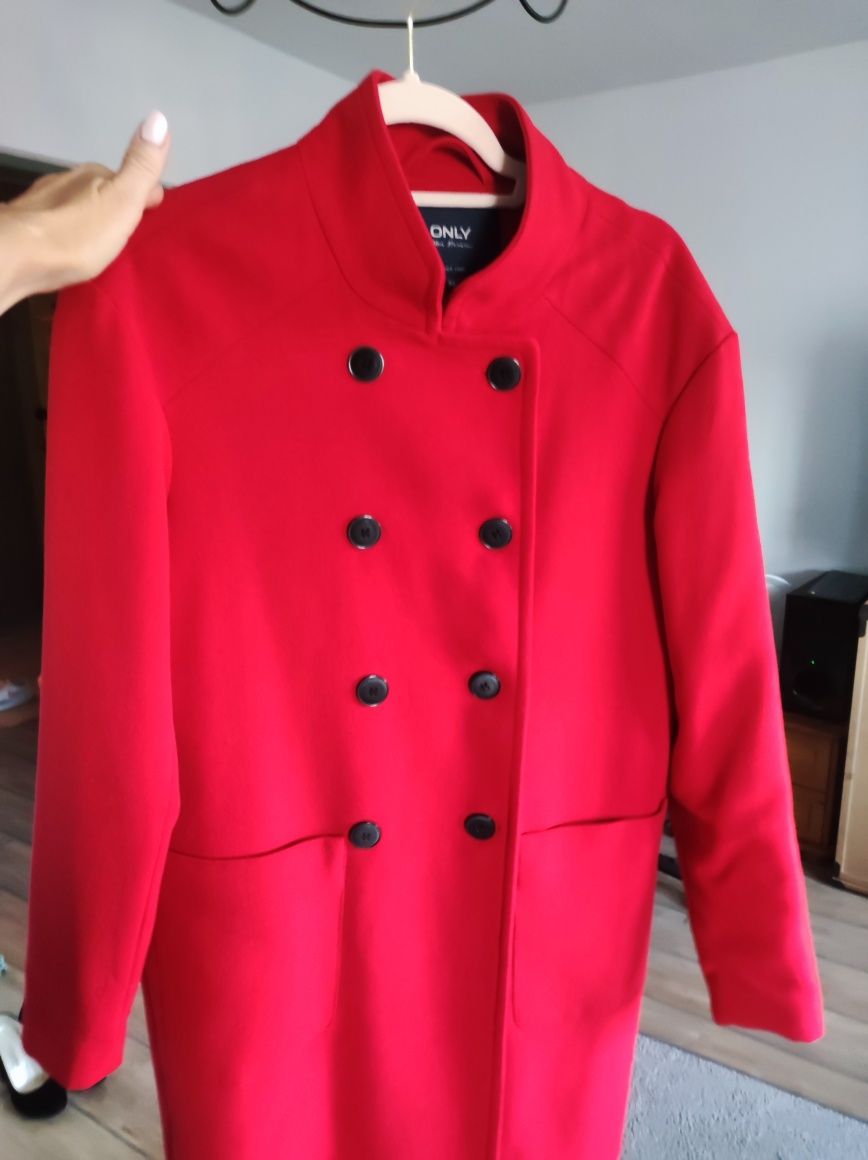 Płaszcz dwurzędowy czerwony na wiosnę Only polecam na S/M