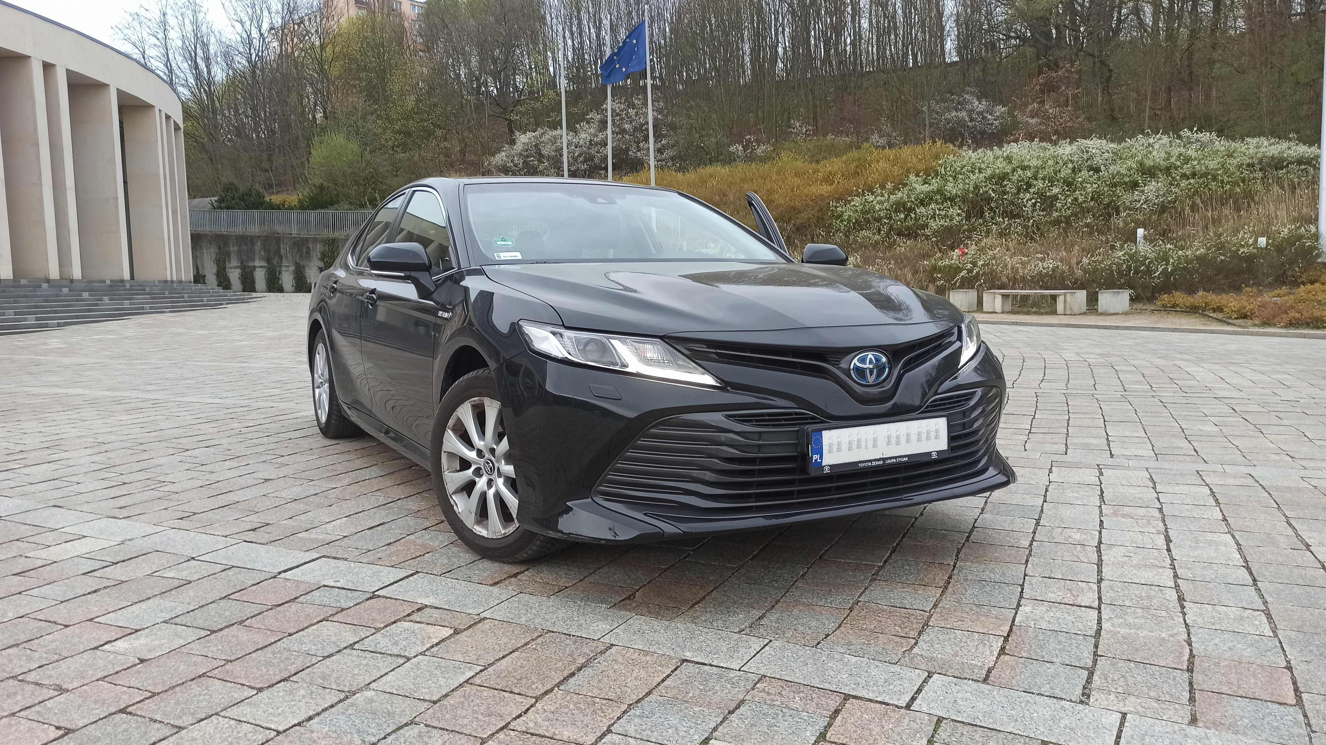 Toyota Camry rok produkcji 2019 Hybryda