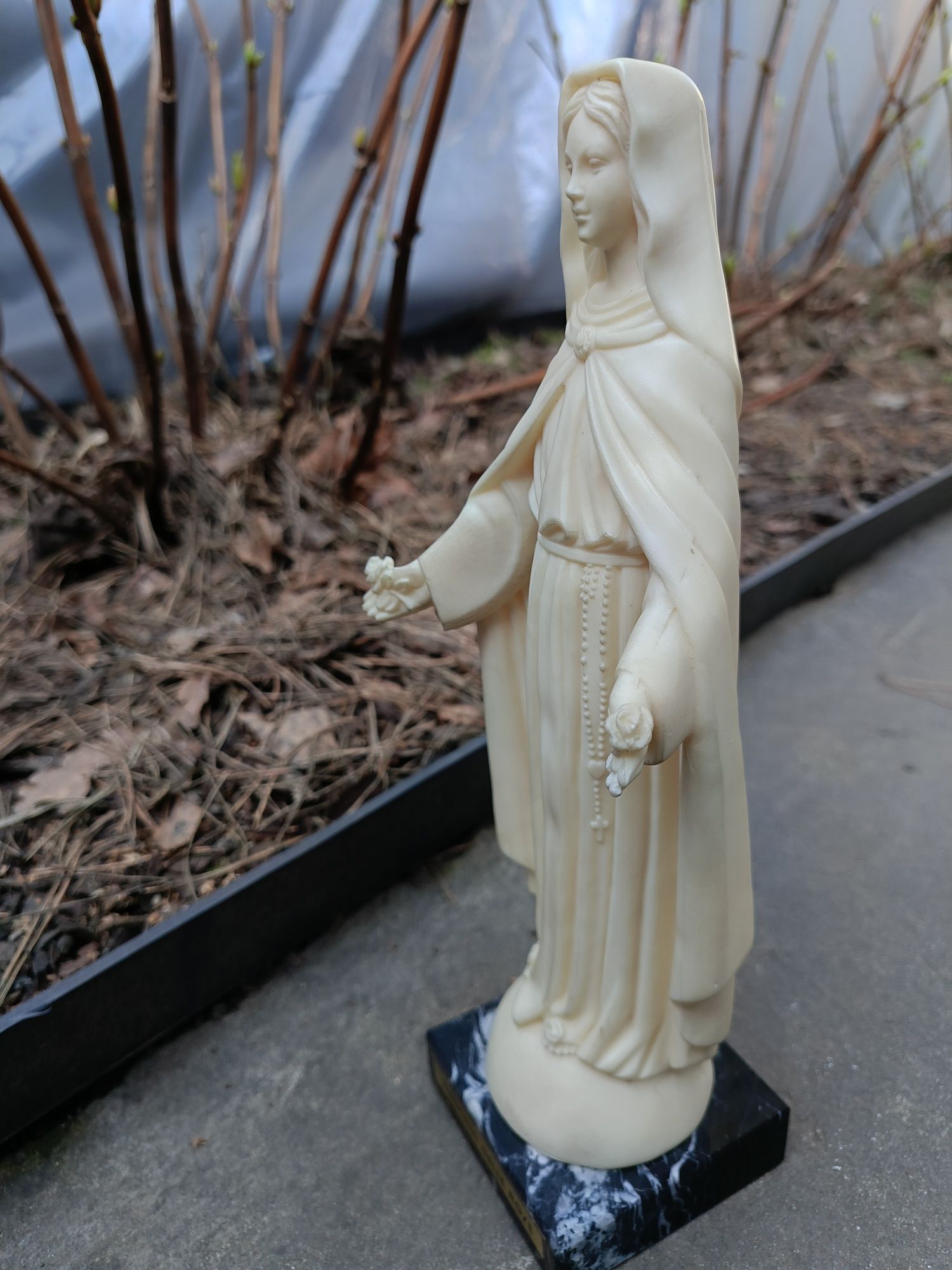 Figura Matki Bożej wykonane z masy