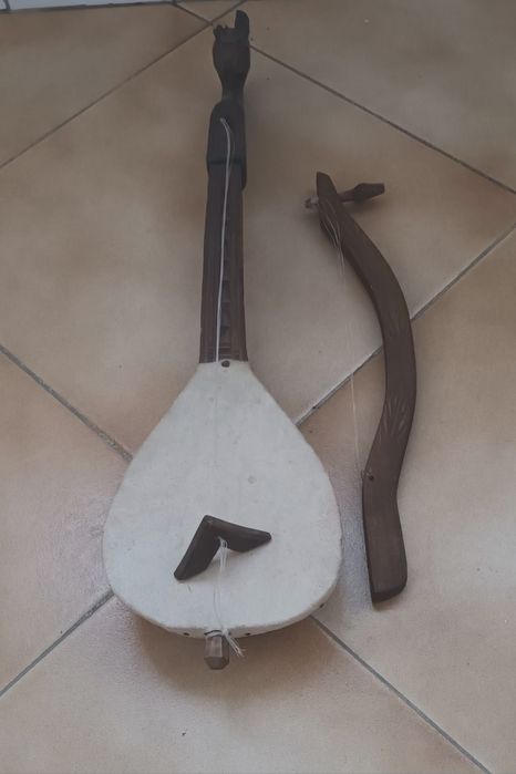 Alaúde vintage-precisa ligeiro restauro