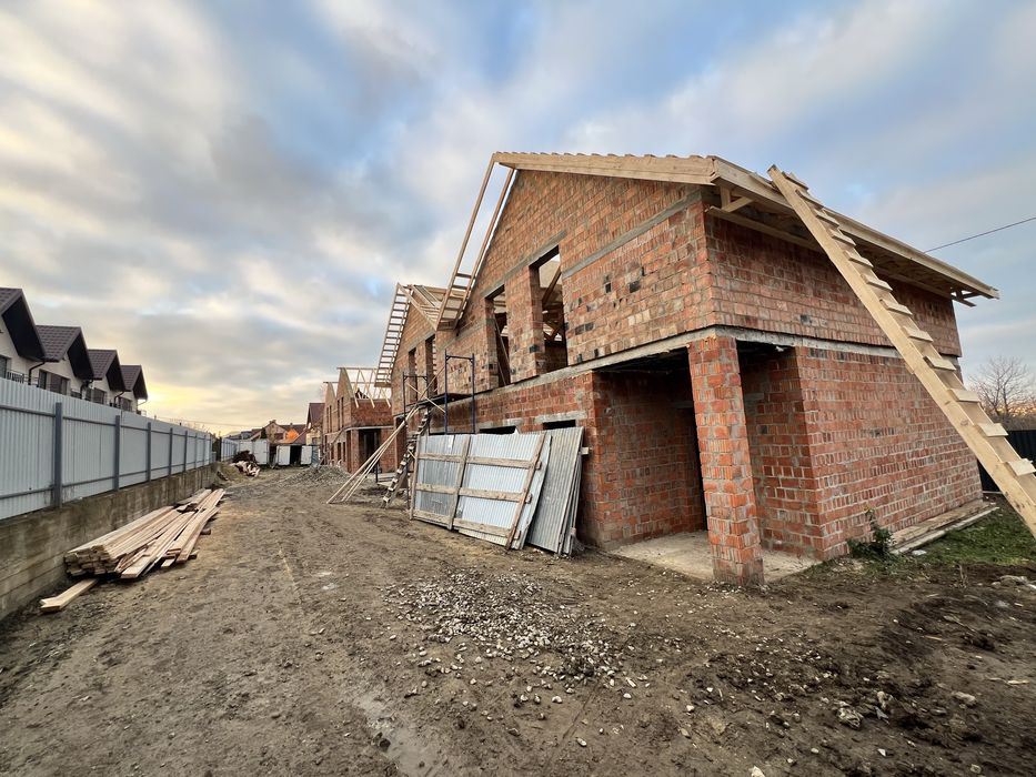 Продається будинок-дуплекс на Мальованці - 10 хвилин від Центру