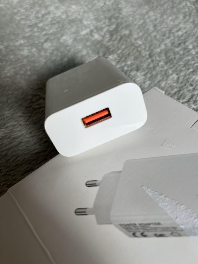 Szybka ładowarka uniwersalna typu C kostka i kabel