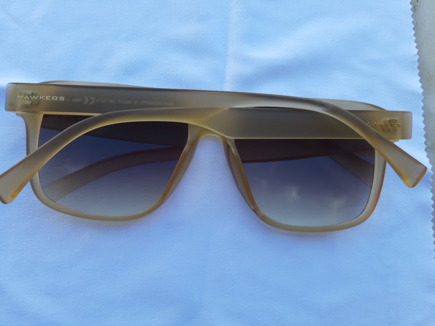 Oculos de sol de senhora Hawkers