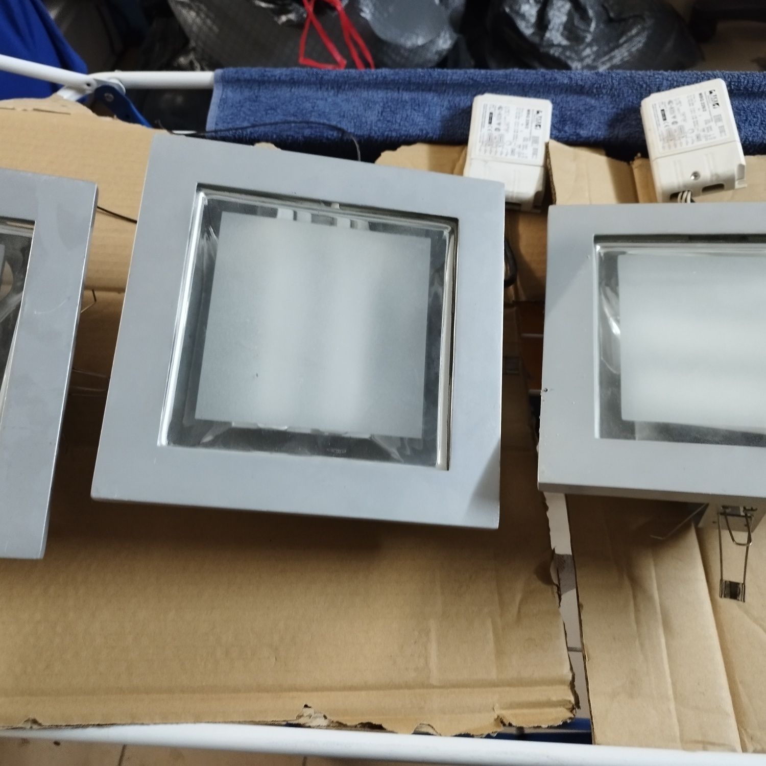 Lampy LED Plafony natynkowe z demontażu sklepu