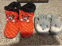 Pantufas de menina quentinhas em confortáveis