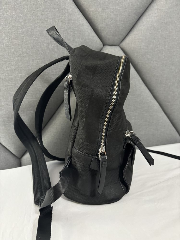 mochila pequena desigual